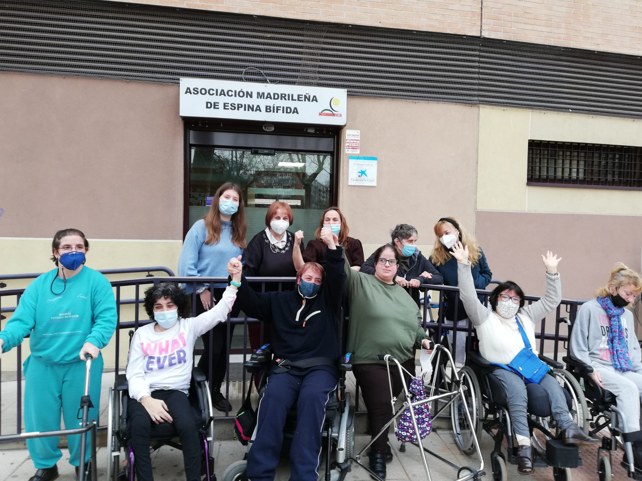 Varias participantes del Centro de Atención Diurna de AMEB, en la presentación del proyecto de igualdad y colocación de la placa de Fundación ’’la Caixa”